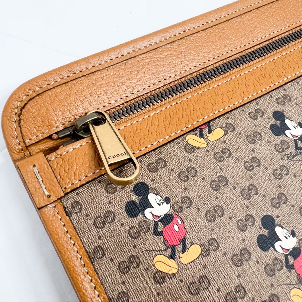 Gucci x Disney GG Supreme Mickey Mouse Pouch🔥🔥😳 - Picture 5 of 16